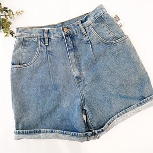 COPY - Bill Blass Vintage High Rise Jean Shorts Size 10